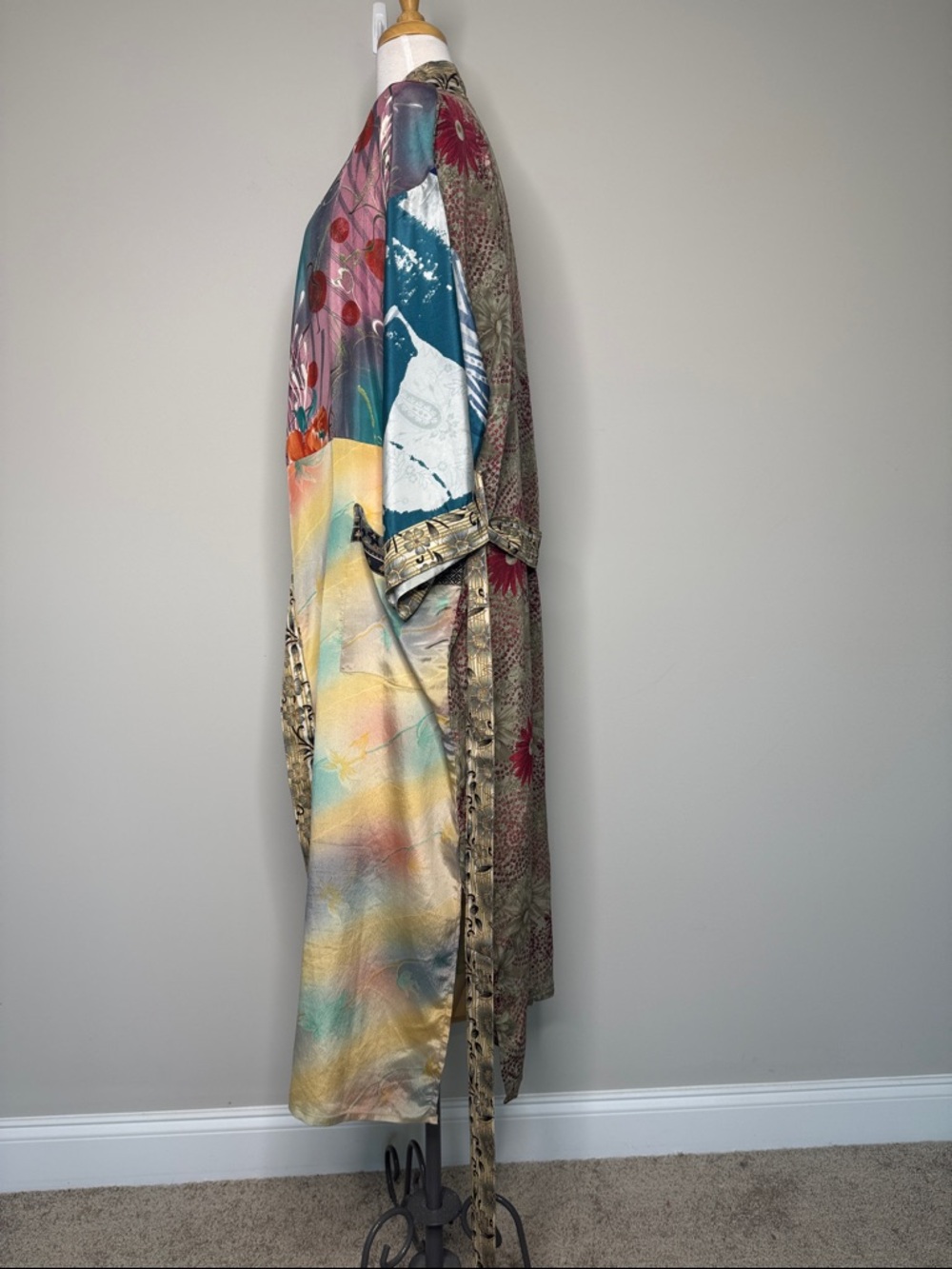 Patchwork Kimono Robe with Floral Prints Size XL Comfy Oversized w/ Pockets - Picture 2 of 9
